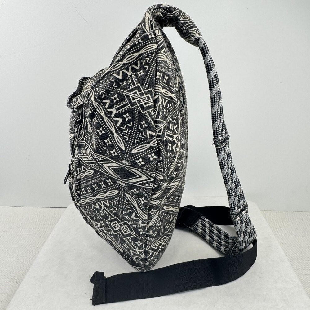 Kavu Geometric Rope Sling Bag Crossbody Purse Backpack Black White Tribal Hiking - Picture 5 of 15